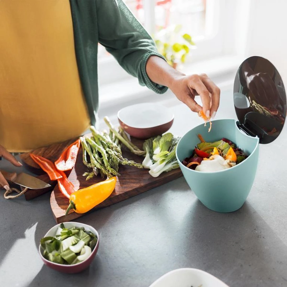 Mepal – Afvalbakje Calypso – Afvalbakje Voor Op Het Aanrecht - 2.2 Liter – Nordic Green – Grote Vulopening – Gemakkelijk Te Reinigen 5 Mepal – Afvalbakje Calypso – Afvalbakje Voor Op Het Aanrecht - 2.2 Liter – Nordic Green – Grote Vulopening – Gemakkelijk Te Reinigen - Afbeelding 3