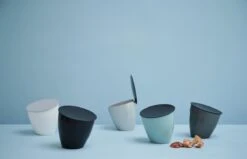 Mepal – Afvalbakje Calypso – Afvalbakje Voor Op Het Aanrecht - 2.2 Liter – Titanium – Grote Vulopening – Gemakkelijk Te Reinigen -Mepal 1200x772 4