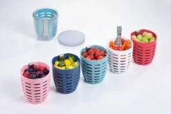 Mepal – Fruit-& Veggie Pot Ellipse – Fruitbox Voor Onderweg - Nordic Denim – Voorzien Van Vergietje En RVS Vorkje -Mepal 1200x800 44